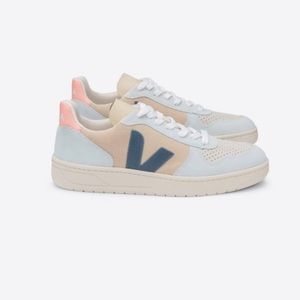 NEW Veja V-10 Sneaker